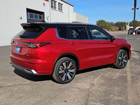 New 2026 Mitsubishi Outlander SEL image 13