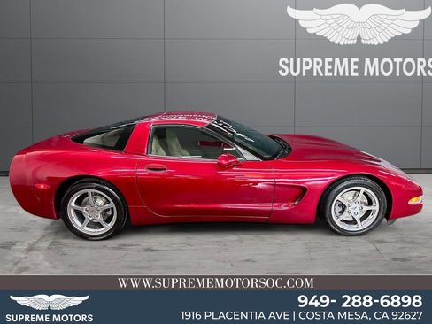 Used 2000 Chevrolet Corvette Coupe w/ Memory Pkg image 1