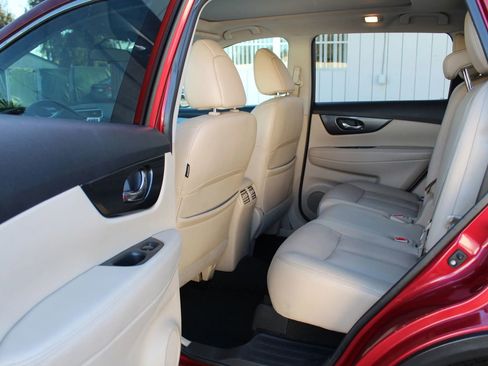 Used 2016 Nissan Rogue SL w/ SL Premium Package image 12