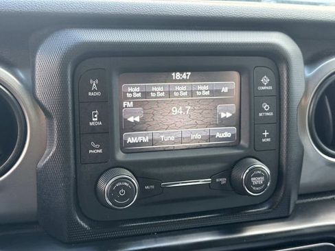 Used 2019 Jeep Wrangler Sport AWD/4WD image 21