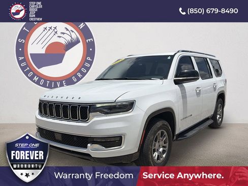 Used 2023 Jeep Wagoneer 4WD image 1