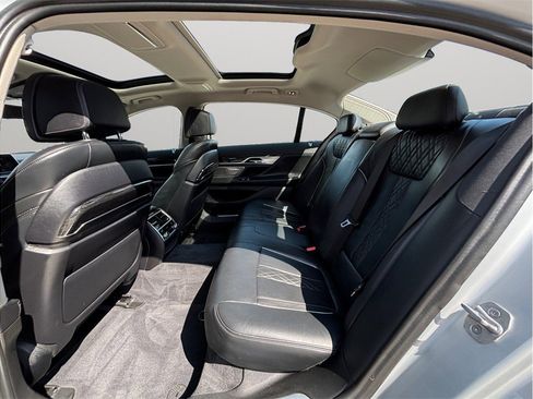 Used 2018 BMW 750i image 42