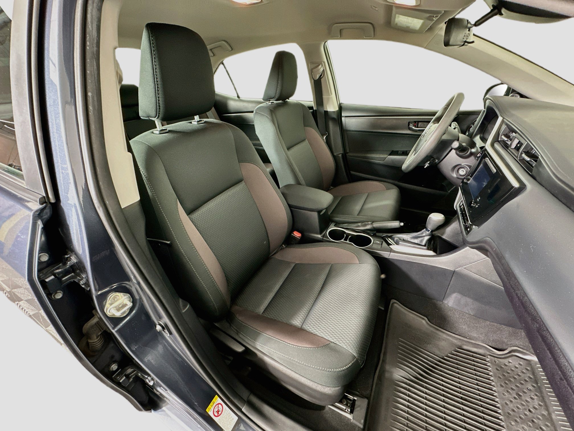 Used 2019 Toyota Corolla LE FWD image 29