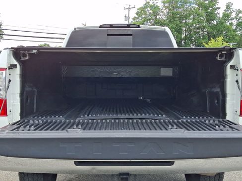 Used 2017 Nissan Titan SV AWD/4WD image 29
