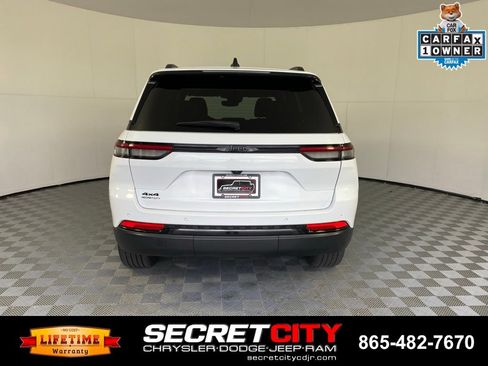 Used 2023 Jeep Grand Cherokee Altitude AWD/4WD image 6