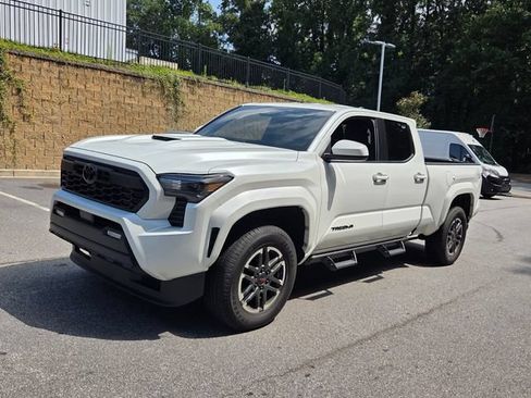 Used 2026 Toyota Tacoma TRD Sport AWD/4WD image 3