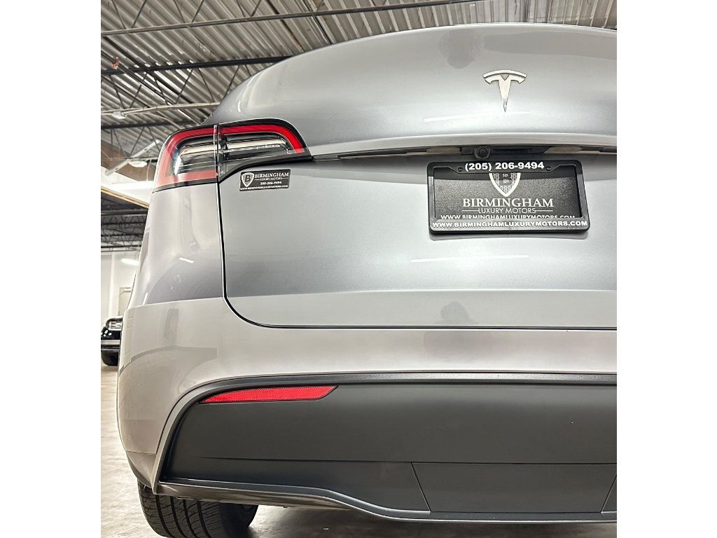 Used 2024 Tesla Model Y Long Range AWD/4WD image 16