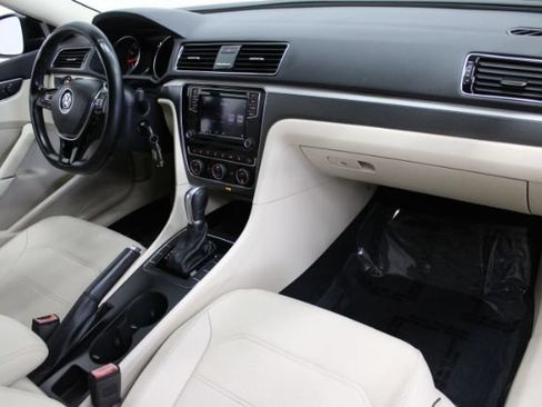 Used 2018 Volkswagen Passat 2.0T R-Line FWD image 25