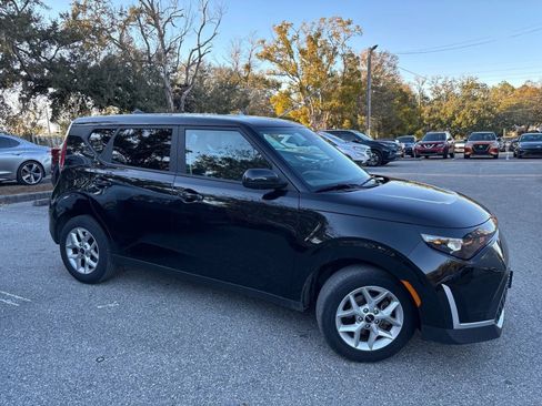 Used 2025 Kia Soul LX w/ LX Technology Package FWD image 7