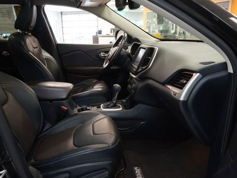 Used 2015 Jeep Cherokee Limited w/ Luxury Group AWD/4WD image 35