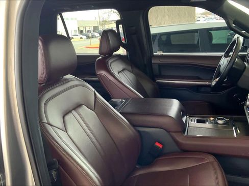 Used 2024 Ford Expedition Limited image 9