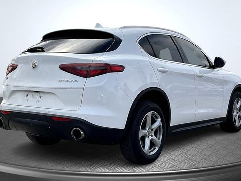Used 2018 Alfa Romeo Stelvio AWD image 13