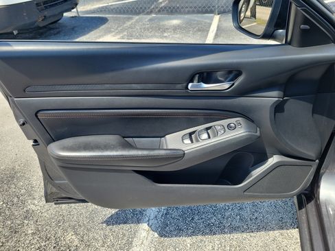 Certified 2021 Nissan Altima 2.5 SR w/ SR Premium Package FWD image 9