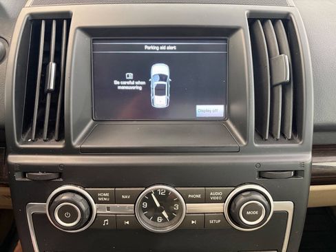 Used 2015 Land Rover LR2 AWD/4WD image 16