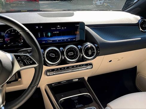 Used 2025 Mercedes-Benz GLA 250 4MATIC image 6