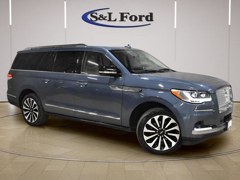 Used 2023 Lincoln Navigator L Reserve w/ Equipment Group 201A image 7