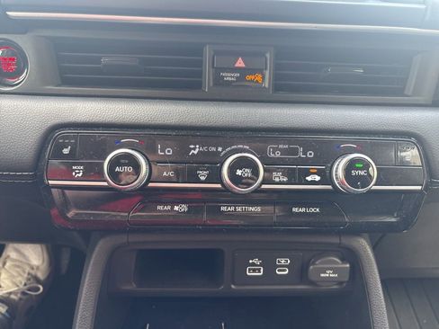 Used 2023 Honda Pilot Touring image 22