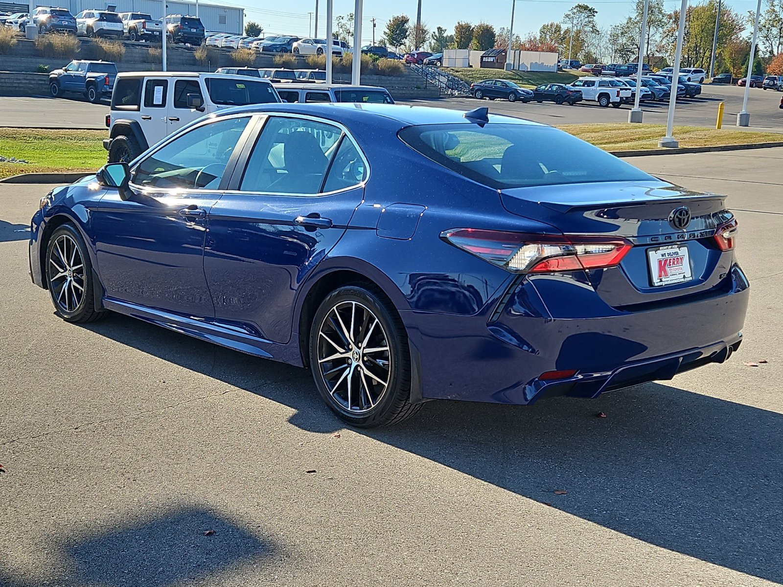 Used 2024 Toyota Camry SE w/ Cold Weather Package FWD image 3