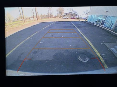 Used 2018 Chevrolet Traverse LT image 16