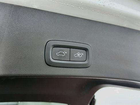 Used 2023 Volvo XC40 B5 Ultimate AWD/4WD image 31