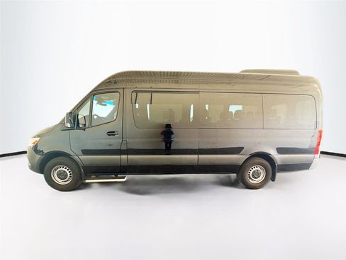 Used 2022 Mercedes-Benz Sprinter 2500 image 32