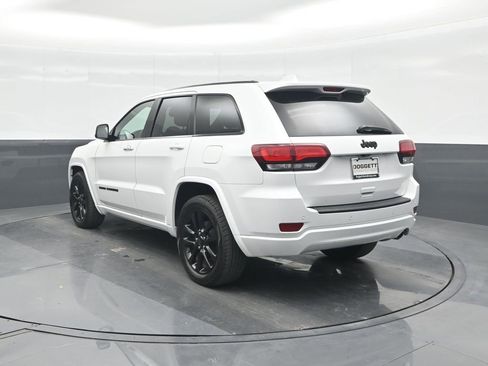 Used 2020 Jeep Grand Cherokee Altitude image 22