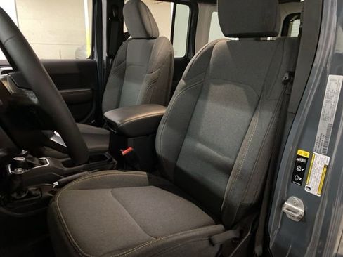 Used 2025 Jeep Wrangler Unlimited Sahara w/ Safety Group AWD/4WD image 67