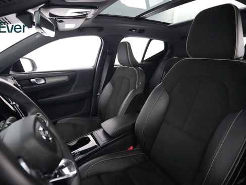 Used 2022 Volvo XC40 P8 Recharge Ultimate AWD/4WD image 4