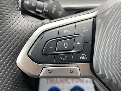 Used 2025 Volkswagen Tiguan SE R-Line image 27