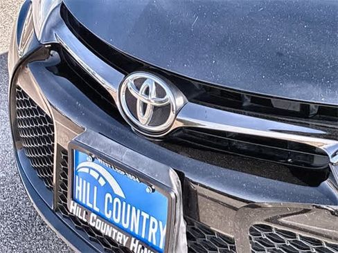Used 2016 Toyota Camry SE image 12