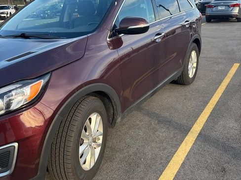 Used 2016 Kia Sorento FWD w/ LX Convenience Package image 2