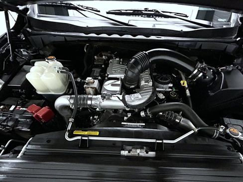 Used 2019 Nissan Titan SV w/ SV Convenience Package image 23