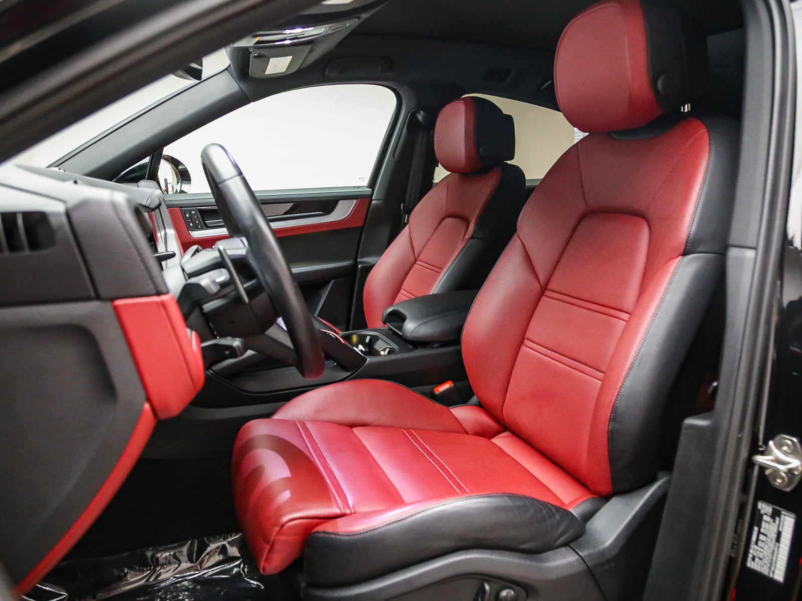 Certified 2024 Porsche Cayenne Coupe AWD/4WD image 5