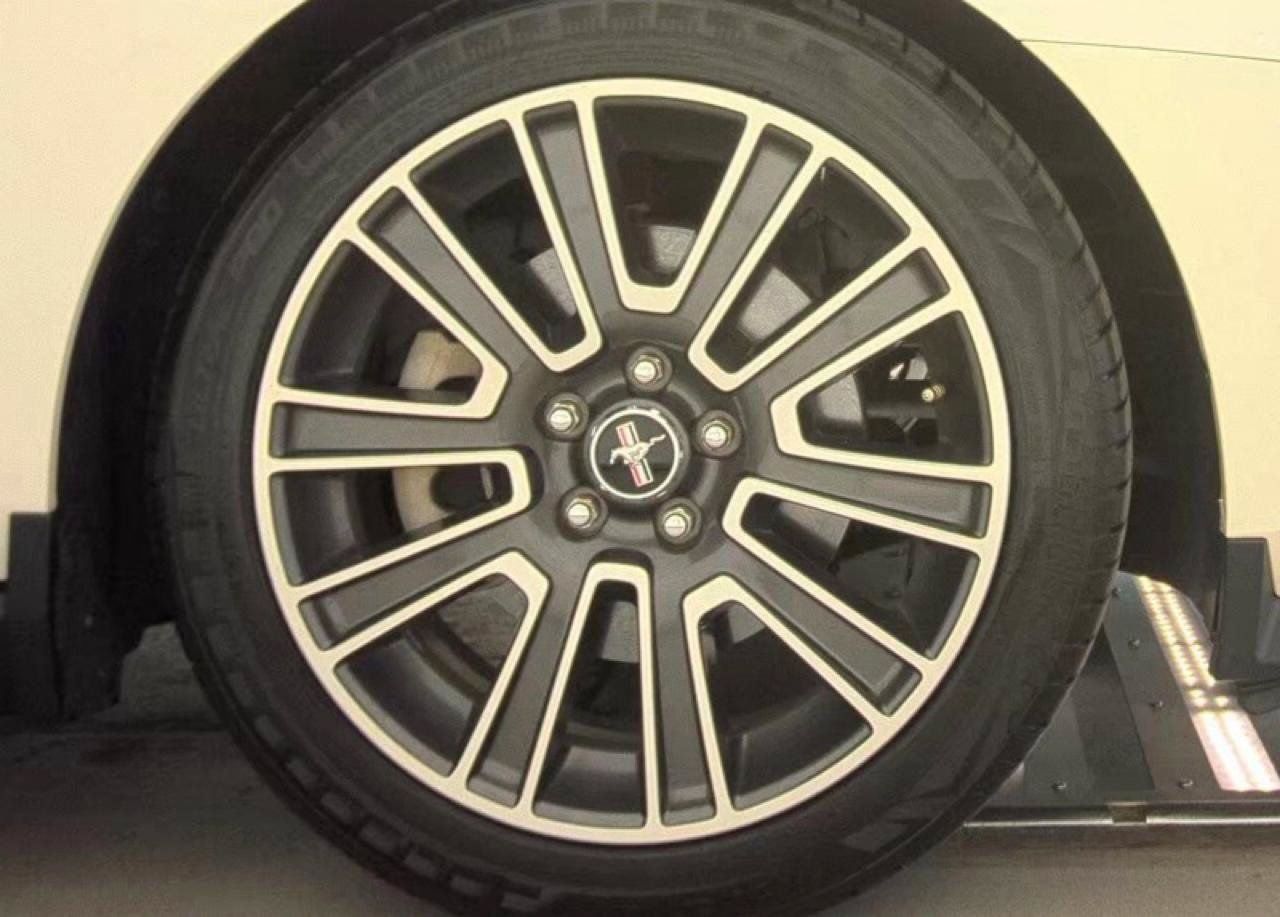 Used 2010 Ford Mustang GT RWD image 19