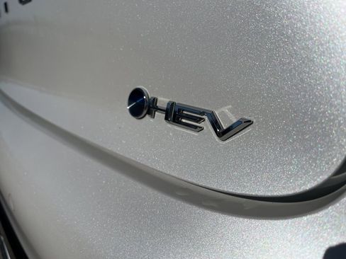 Used 2024 Toyota Prius XLE image 9