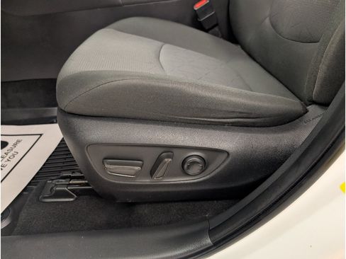 Used 2024 Toyota RAV4 XLE AWD/4WD image 9