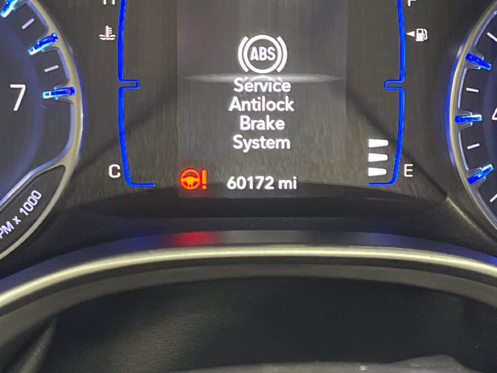 Used 2020 Chrysler Pacifica Touring w/ Cold Weather Group FWD image 21