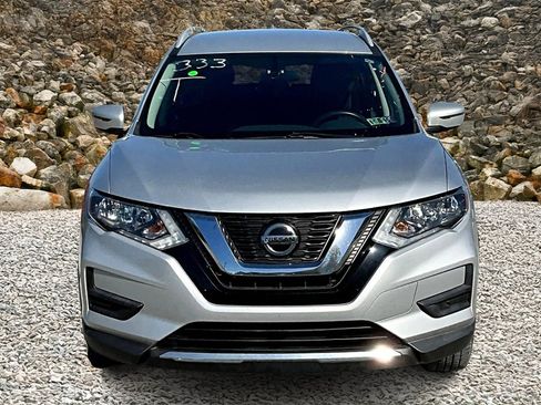 Used 2018 Nissan Rogue SV image 3