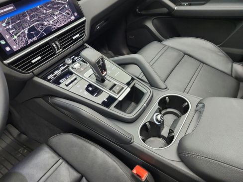 Used 2023 Porsche Cayenne Platinum Edition AWD/4WD image 12