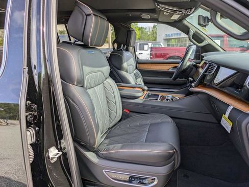 Used 2024 Jeep Grand Wagoneer Series III image 41