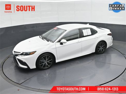 Used 2024 Toyota Camry SE image 46