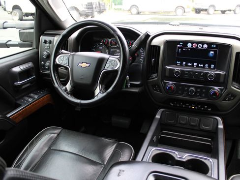 Used 2019 Chevrolet Silverado 2500 High Country w/ Duramax Plus Package AWD/4WD image 14