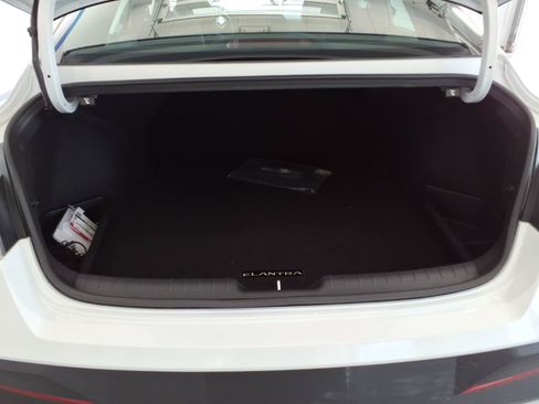 Certified 2025 Hyundai Elantra SEL FWD image 18