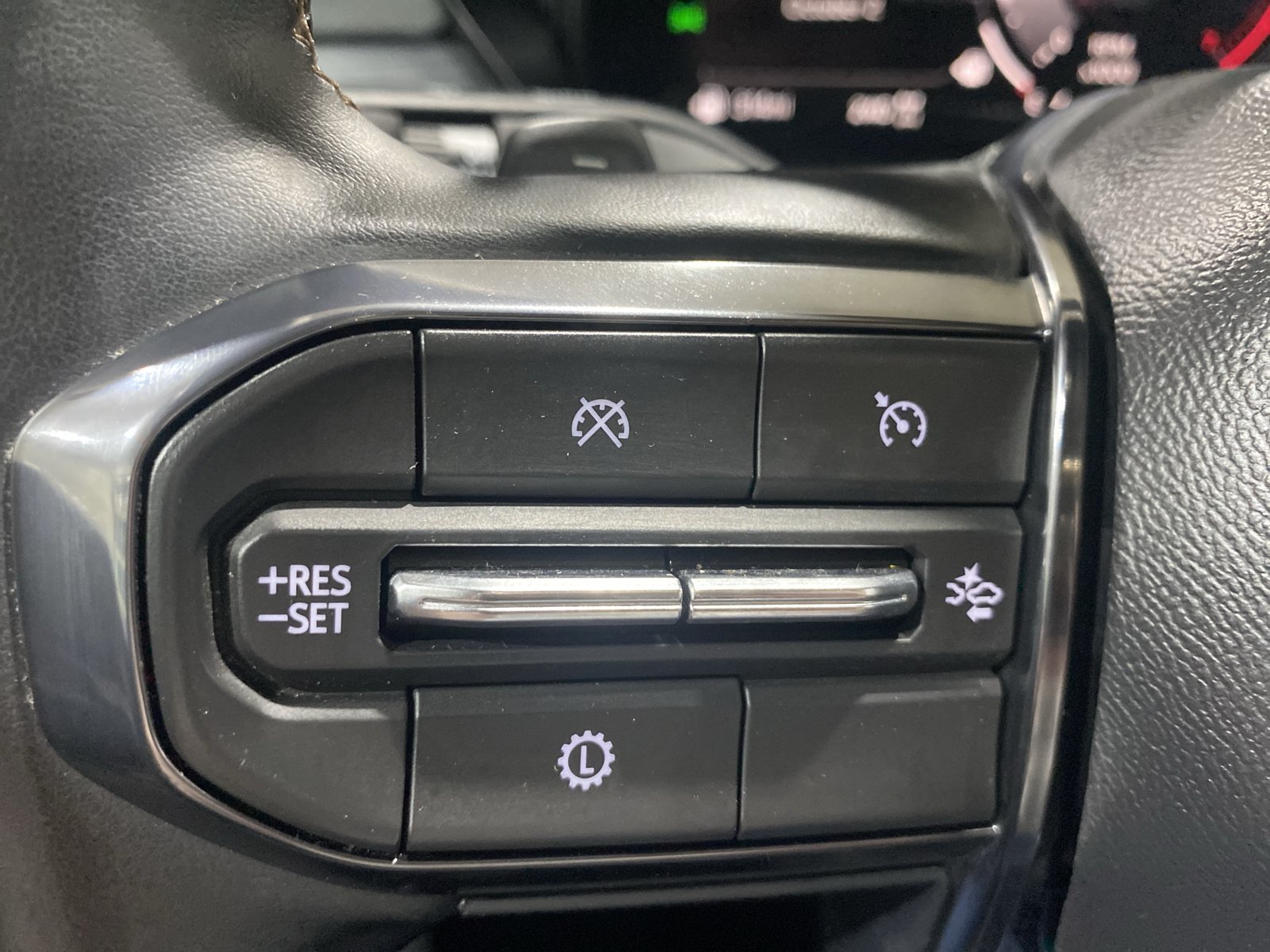 Used 2024 GMC Acadia AT4 w/ Luxury Package AWD/4WD image 25