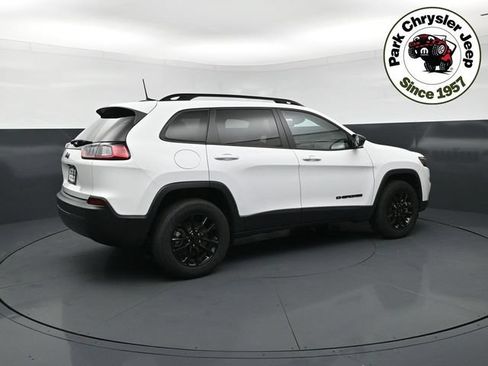 Used 2023 Jeep Cherokee Altitude Lux AWD/4WD image 2