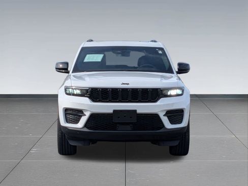 Used 2023 Jeep Grand Cherokee Altitude AWD/4WD image 8