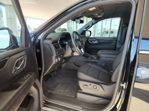 Used 2024 GMC Yukon SLE w/ Max Trailering Package image 3