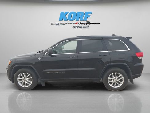 Used 2018 Jeep Grand Cherokee Laredo image 2