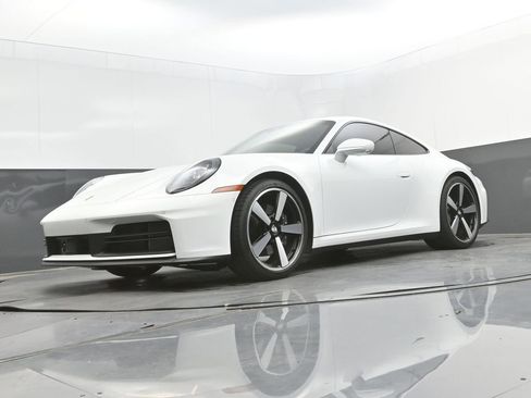 Certified 2026 Porsche 911 Carrera RWD image 37