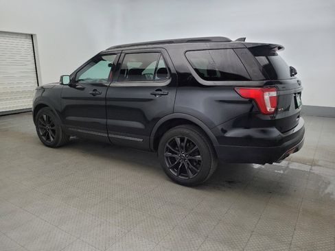 Used 2017 Ford Explorer XLT w/ Equipment Group 202A AWD/4WD image 3